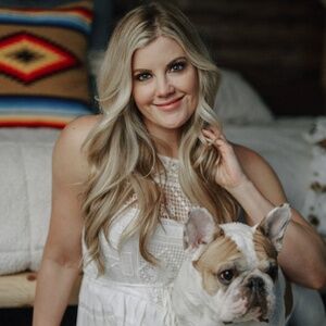 Meet your Posher, Laura